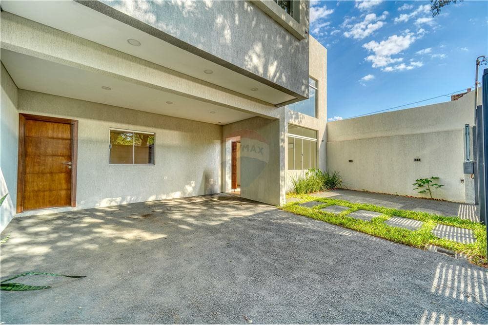 Lujosa residencia a estrenar en mburukuya, foto 4