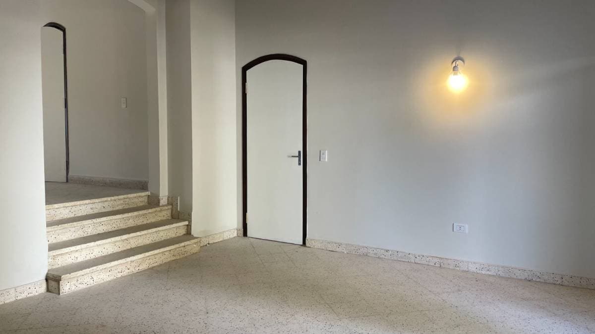 Casa con estilo clasico renovado, zona avda peron, foto 4