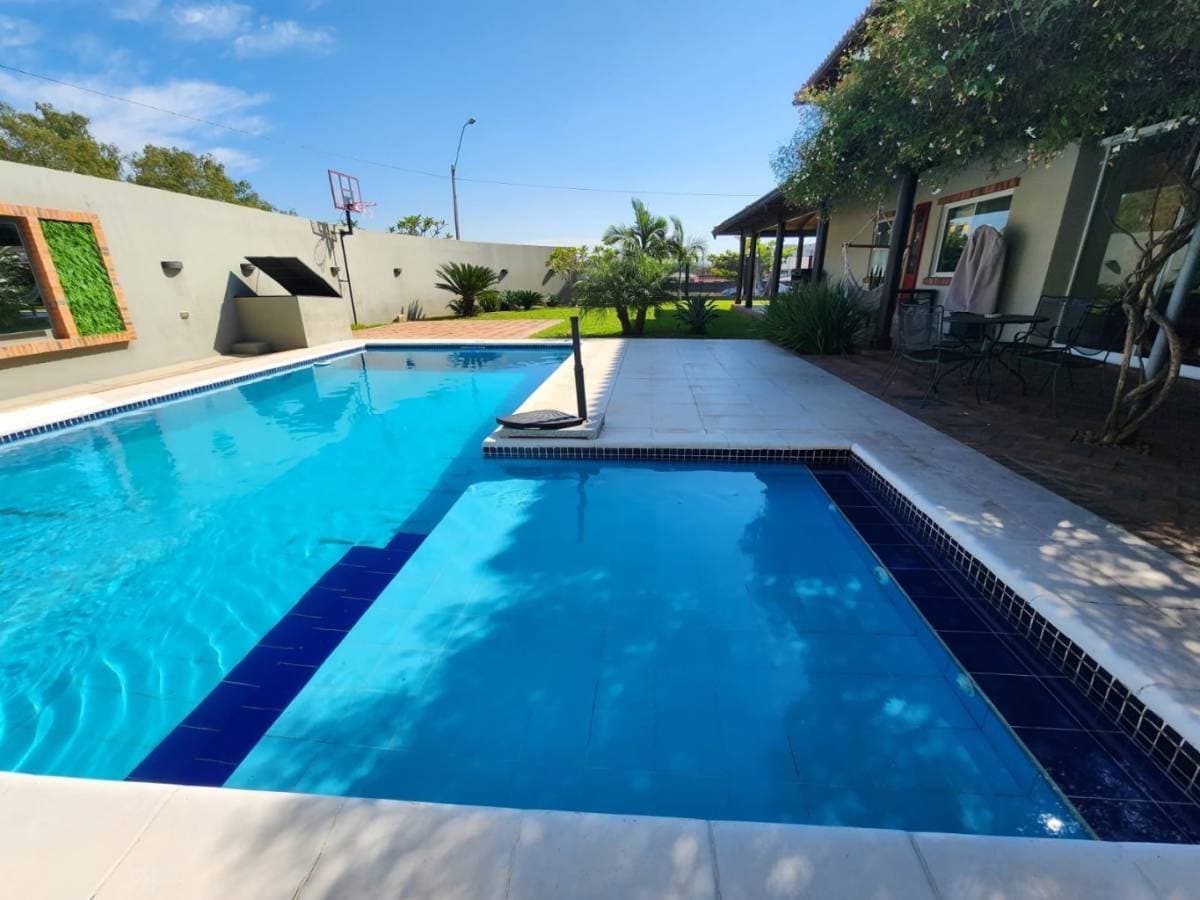 Oferta alquilo lujosa residencia en Luque