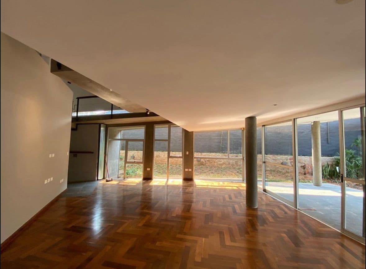 Alquilo Exclusiva Casa de Diseño en el Barrio Carmelitas - CLHO8432223