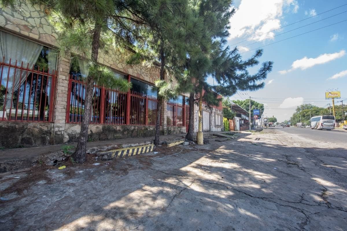 Salon comercio con deposito en capiata ruta 1, foto 4