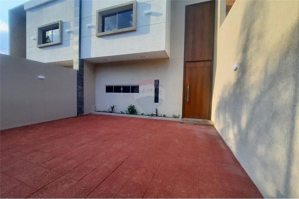 dúplex de 4 dorm en Mburucuyá, foto 1