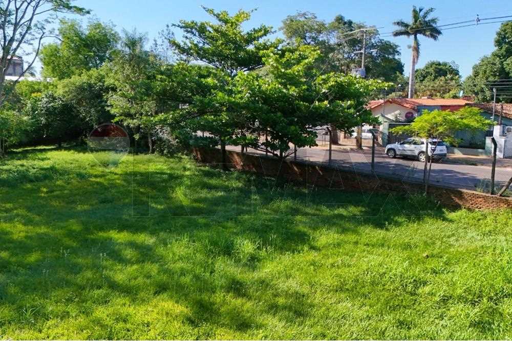 Terreno en esquina 4.460 m² en Fernando de la Mora