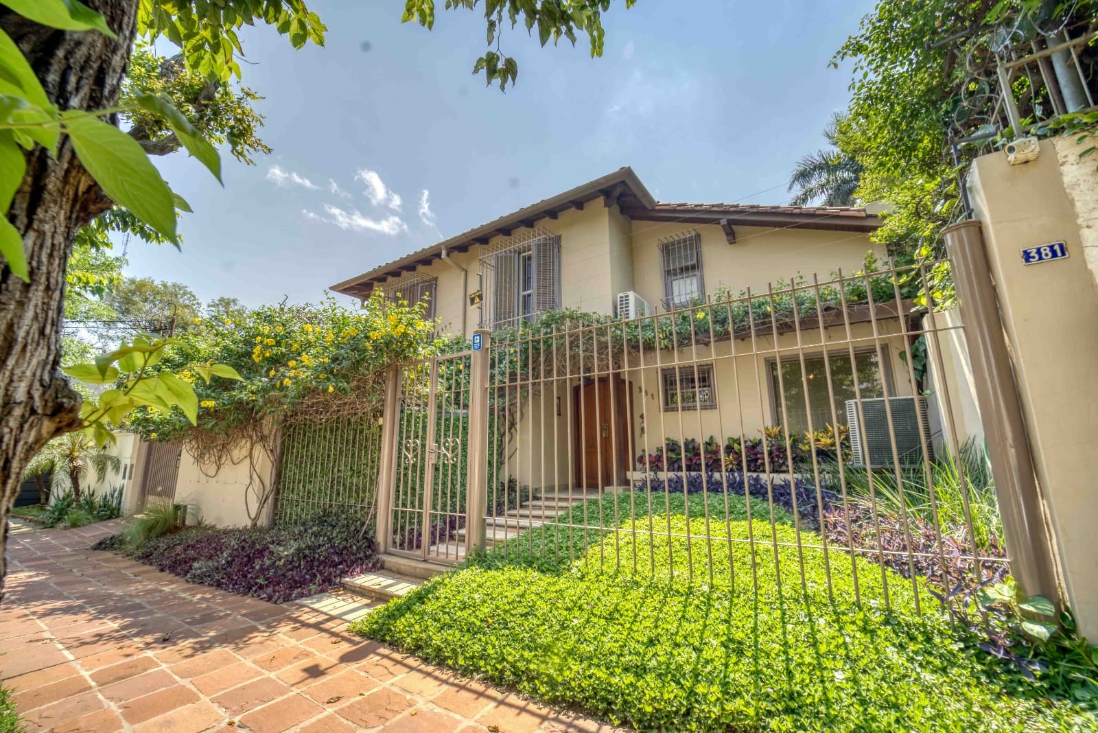 Hermosa residencia en el barrio Mburucuya, foto 5