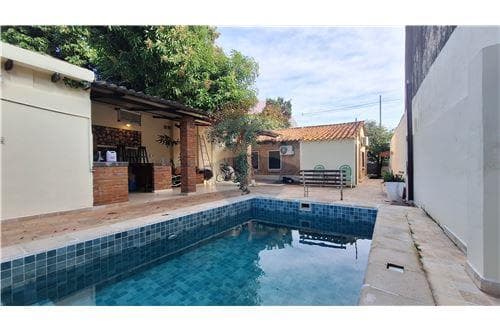 Casa con piscina en Villa Elisa, foto 1