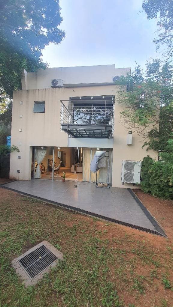 Vendo casa en Botanica IV