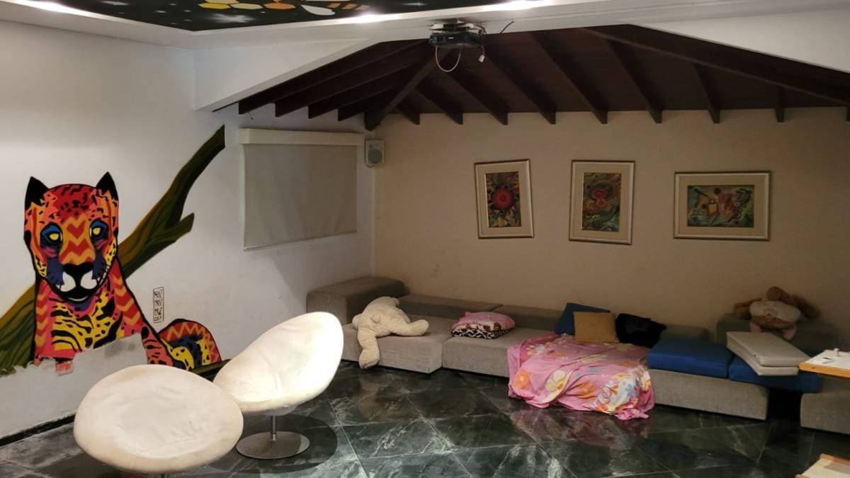 Hermosa y Espaciosa casa en esquina — foto 3