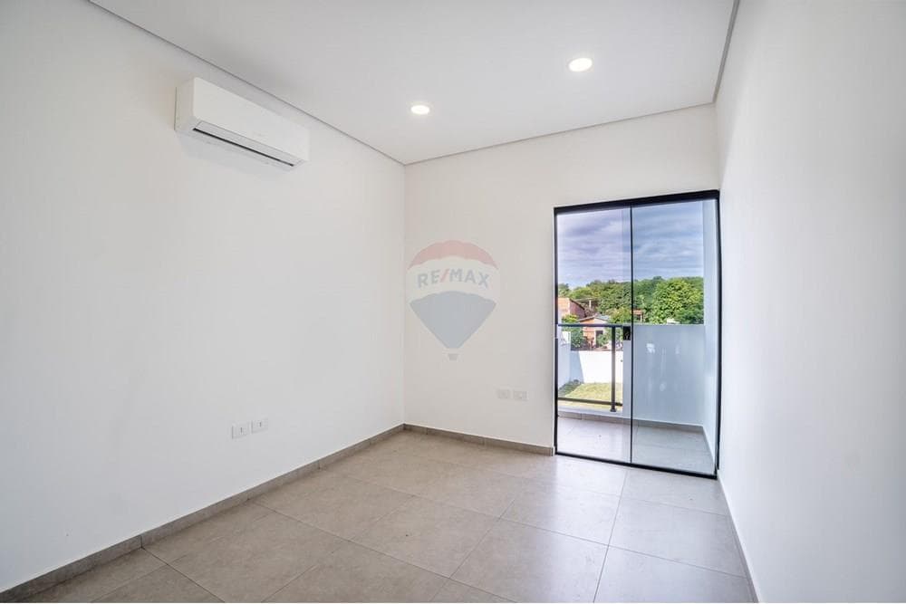 En venta hermosa residencia en loma merlo Luque, foto 4