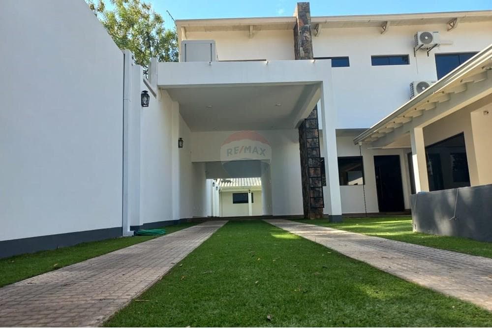 Casa a estrenar con piscina en Luque, foto 5