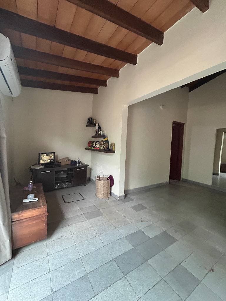Casa con piscina en Mariano Roque Alonso, foto 2