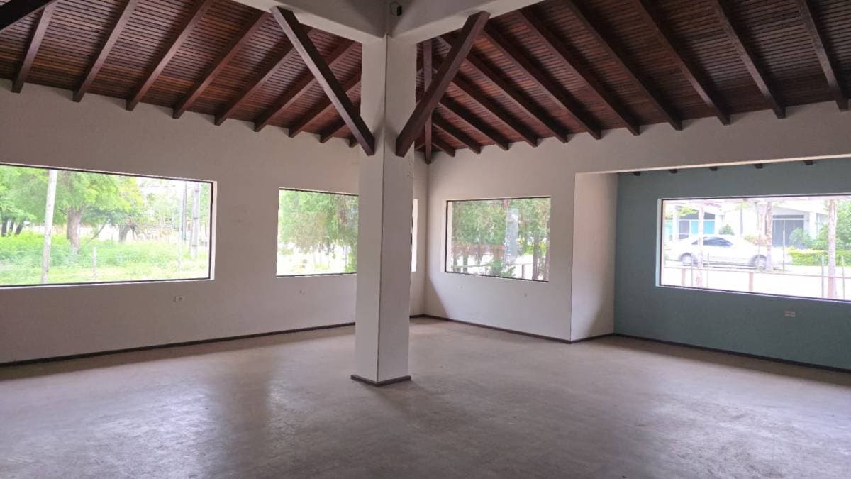 Local Comercial/ Gastronómico - Ubicación Estratégica sobre Asfalto! — foto 3