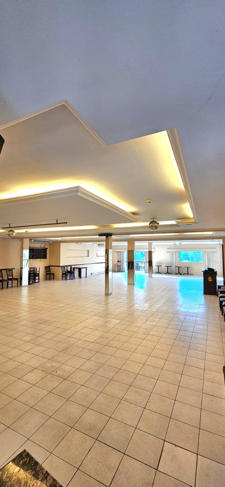 salon comercial en barrio Herrera, foto 1