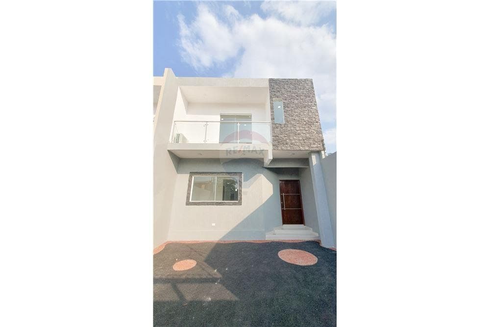 Vendo duplex a estrenar en lambare zona yacht
