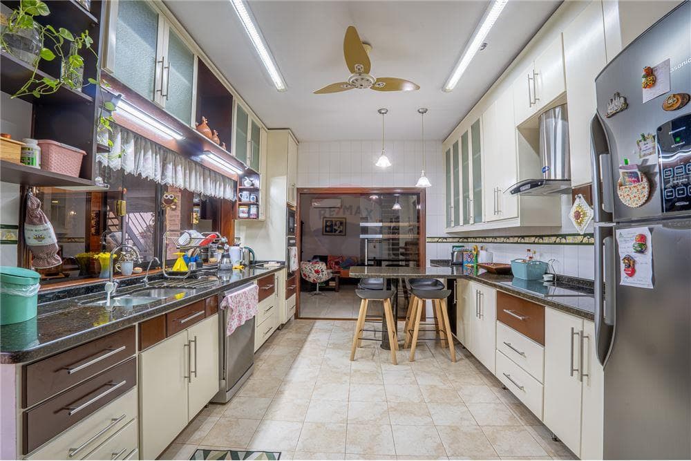 En venta casa en el barrio Villa Morra, foto 2