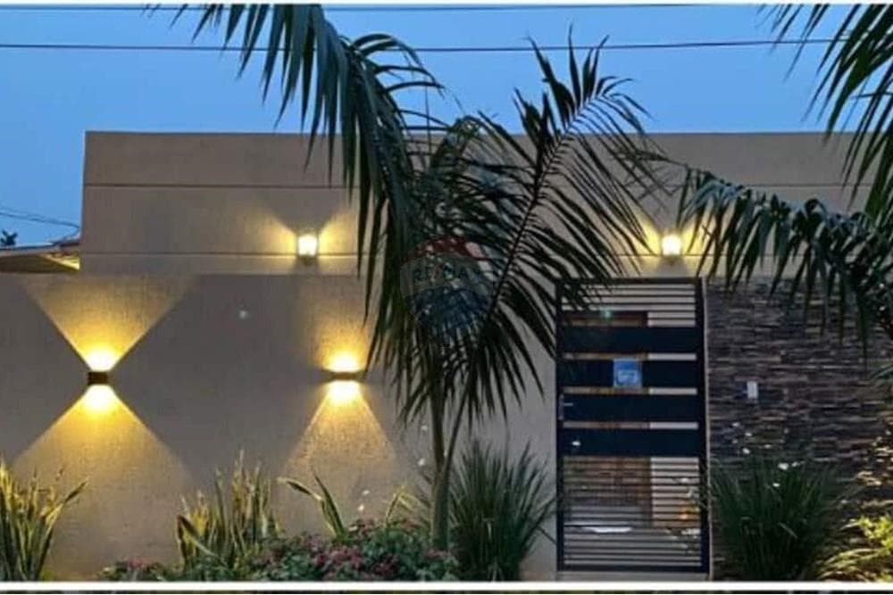 Amplia casa en venta capiata