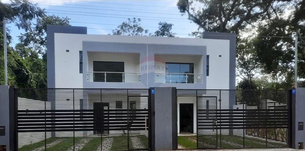 Vendo Amplia Residencia en Sajonia - Asunción