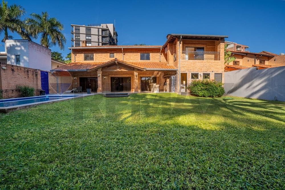 Alquilo residencia premium de 4 dorm. En Las Lomas, Asunción