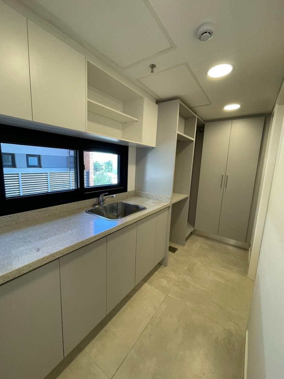 Villa Morra - en alquiler, depto de 3 dormitorios con área de servicio — foto 3