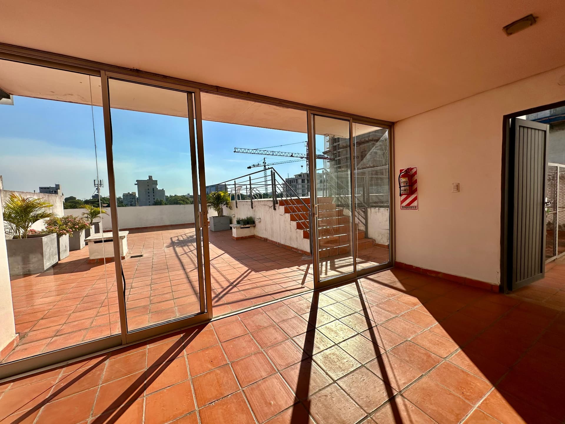 Departamento tipo Penthouse con terraza privada y semi-amoblada, foto 2