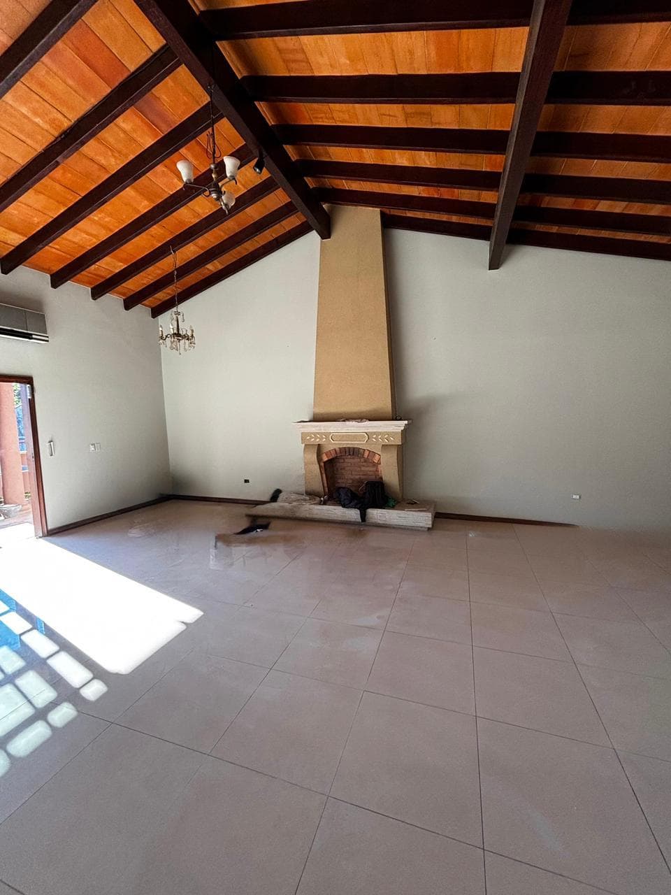 Los laureles, en alquiler, amplia residencia de 6 dormitorios — foto 5