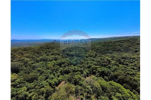 14 hectáreas sobre el cerro de Paraguari cuenta con cascada, foto 3