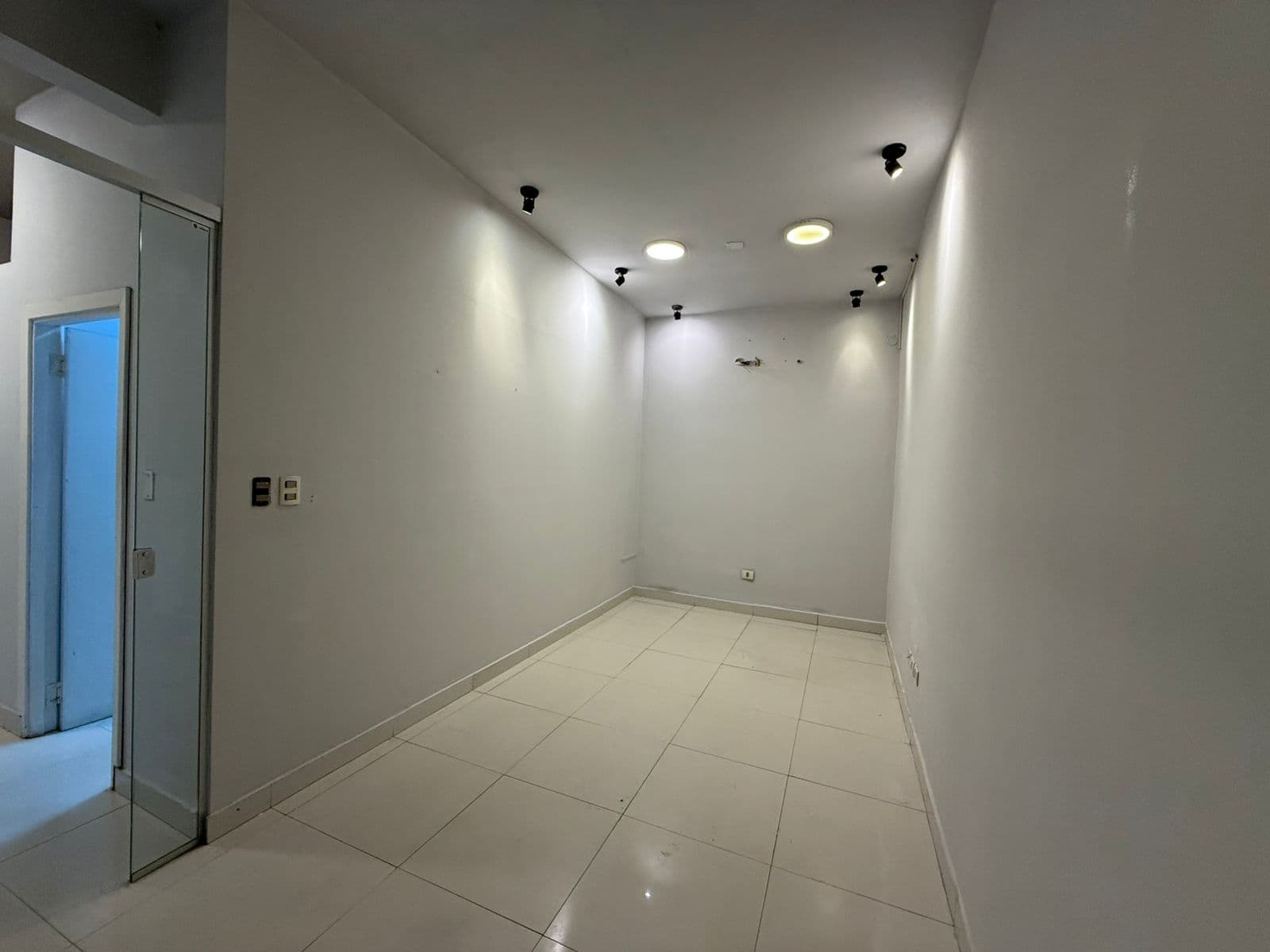 Amplio salon comercial en San Lorenzo, foto 3