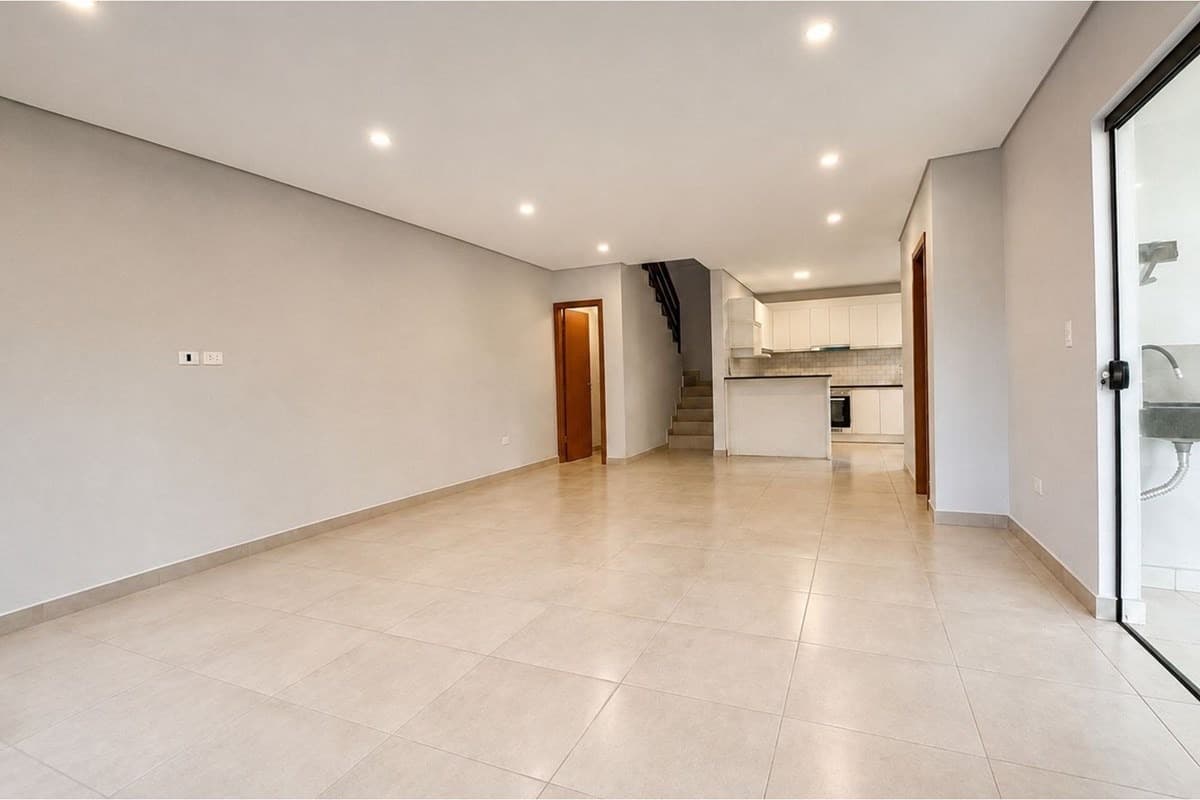 Excelente dúplex en cuarto barrio, Luque, foto 4