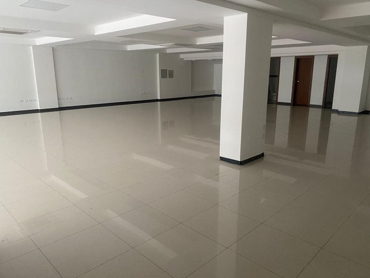 Salon comercial en Ciudad del Este km 4 — foto 3