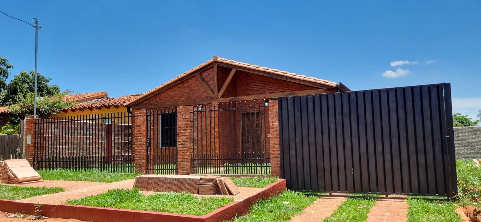 Casa en Venta – Ñemby, Barrio San Carlos, foto 2