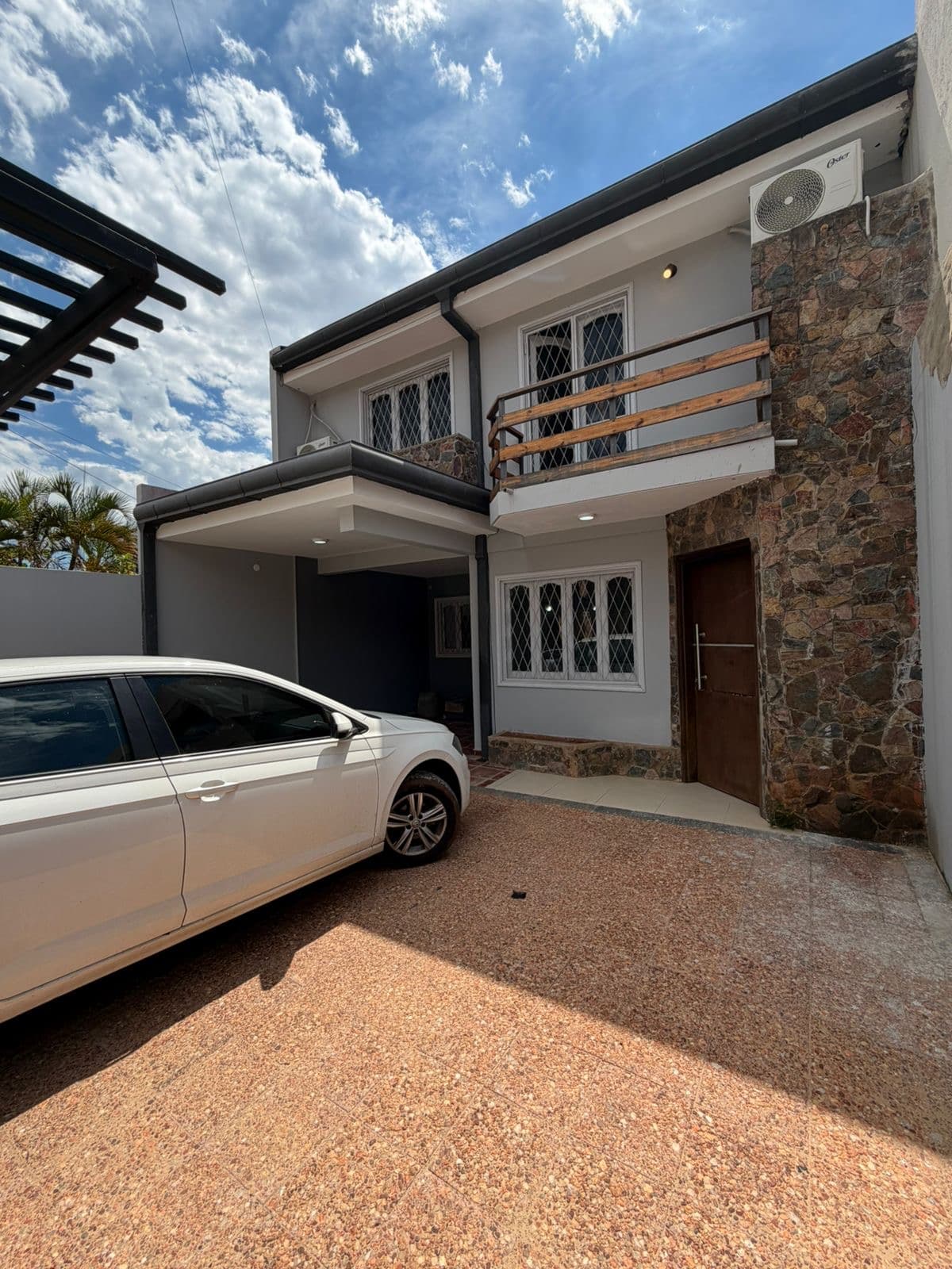 Alquilo duplex en Villa Morra