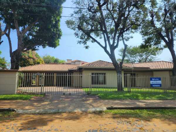 Vendo casa lujosa de 850 m2 en barrio Jara