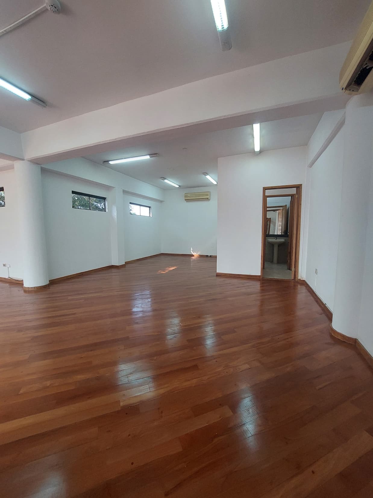 Oficina Sobre avenida Boggiani Asuncion — foto 3