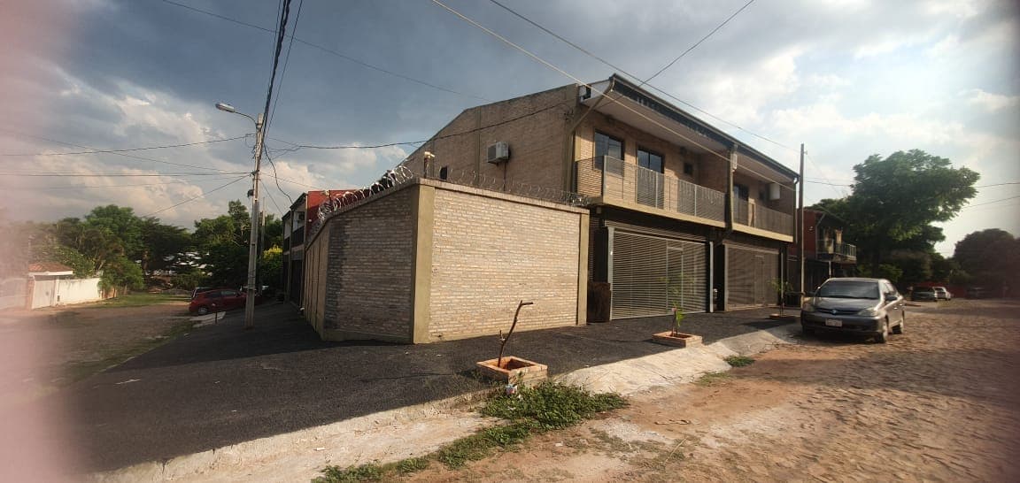 Vendo duplex en lambare b° la victoria