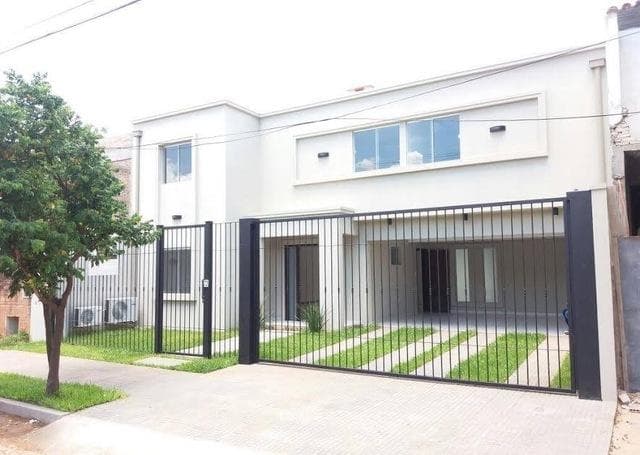 Alquilo Casa Minimalista