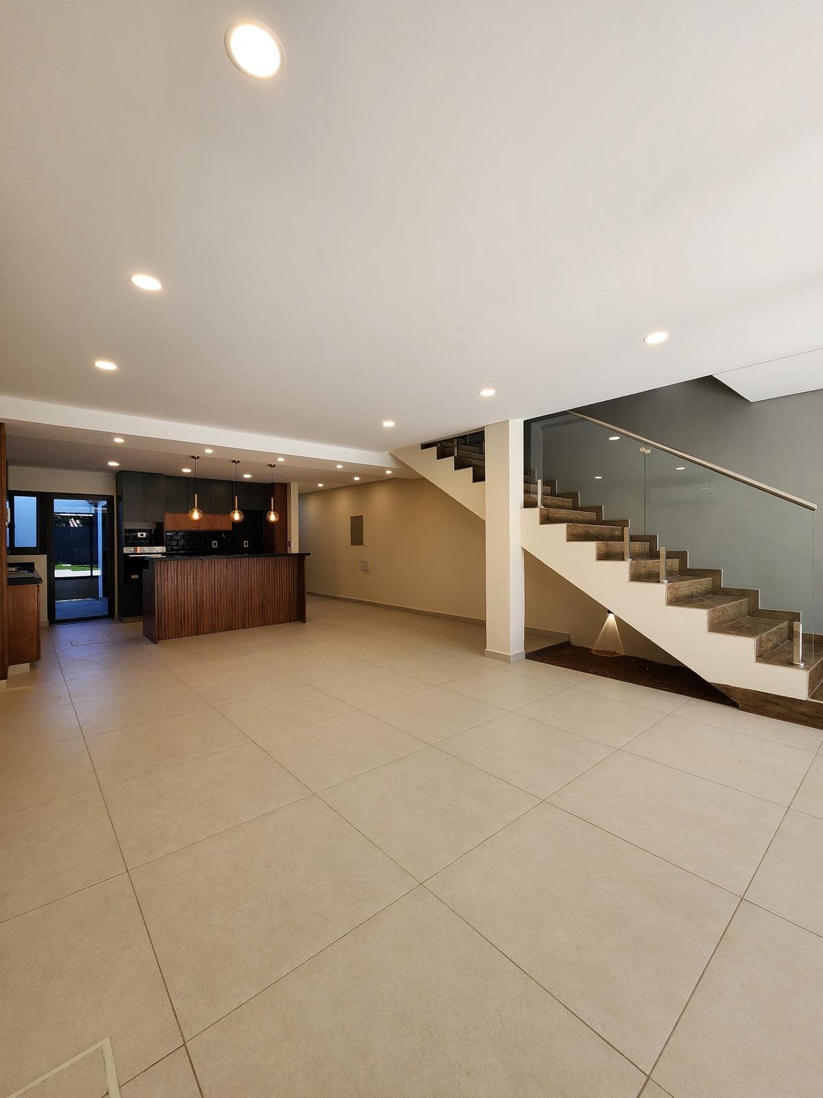 Dúplex en venta 3 dormitorios más dependencia con baño en Cuarto Barrio Luque