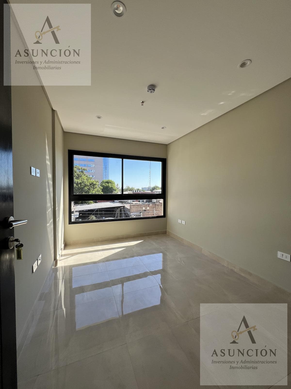 Departamento de 1 dormitorio con cochera zona Shopping Villa Morra — foto 3