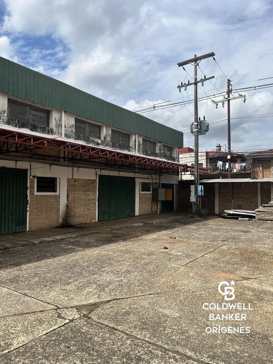 Alquiler Local Industrial con local Comercial Cerca del Mercado de Abasto