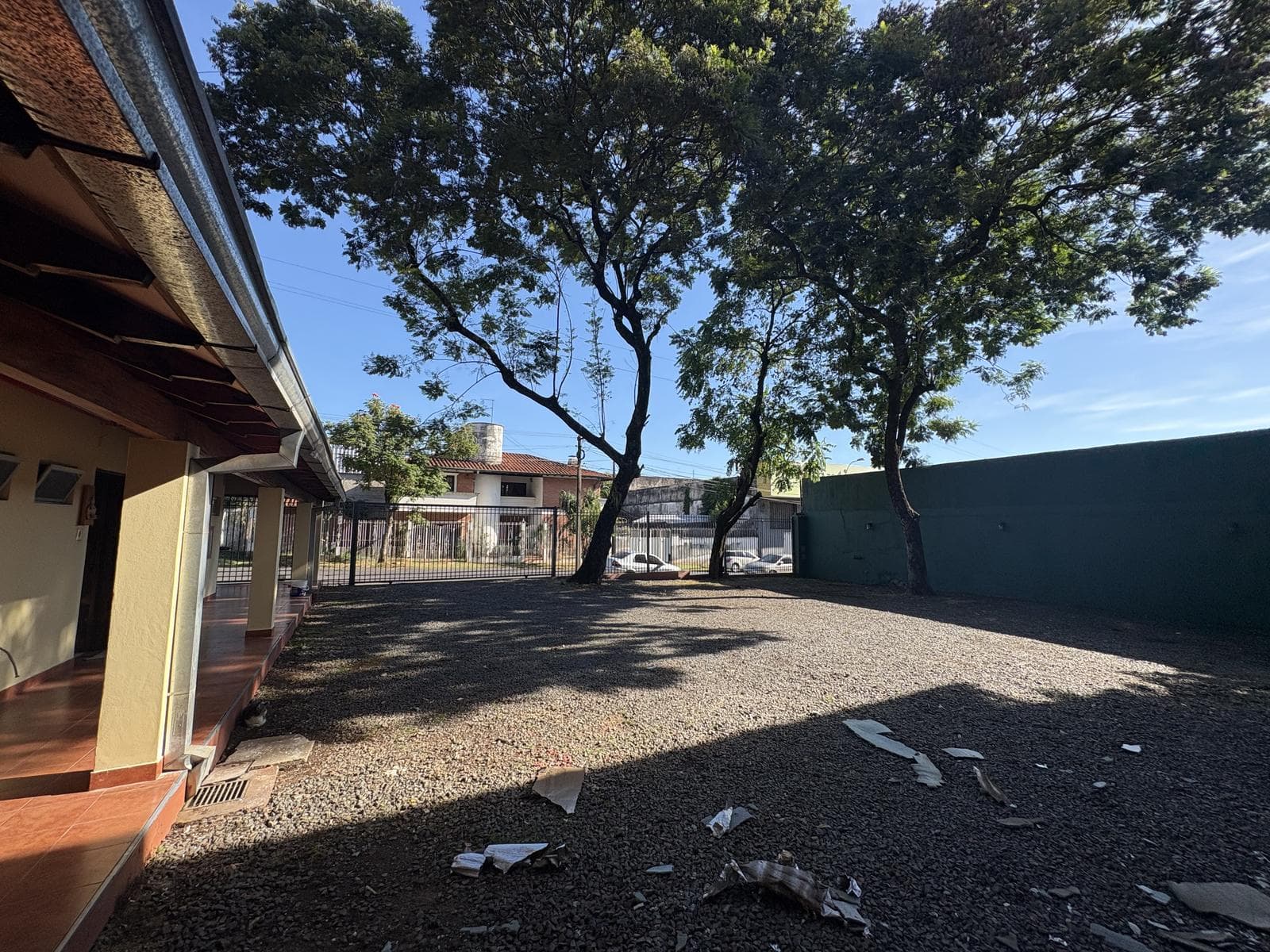 Showroom, depósitos y oficinas en Fernando de la Mora zona sur — foto 2