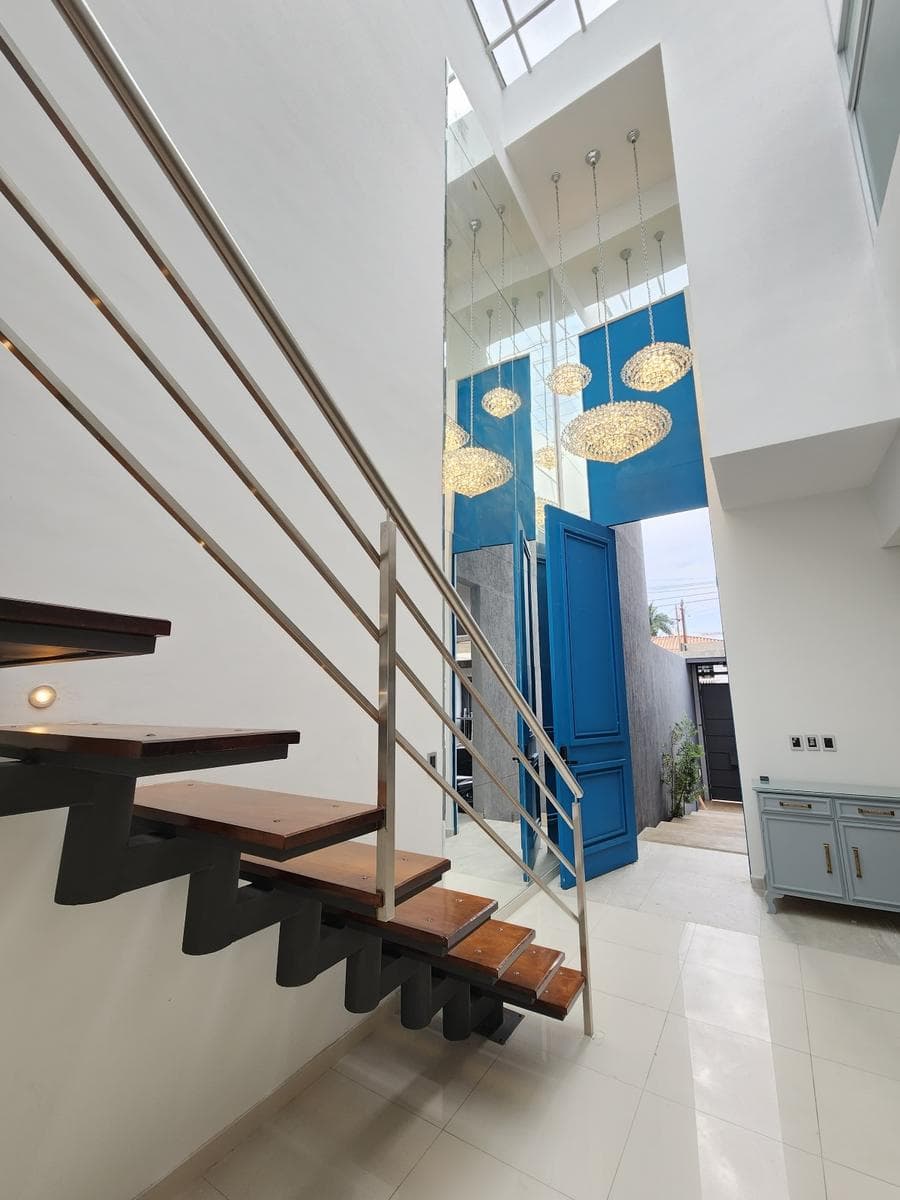 Vendo/Alquilo Hermosa Casa Mínimalista en Ykua Sati, foto 3