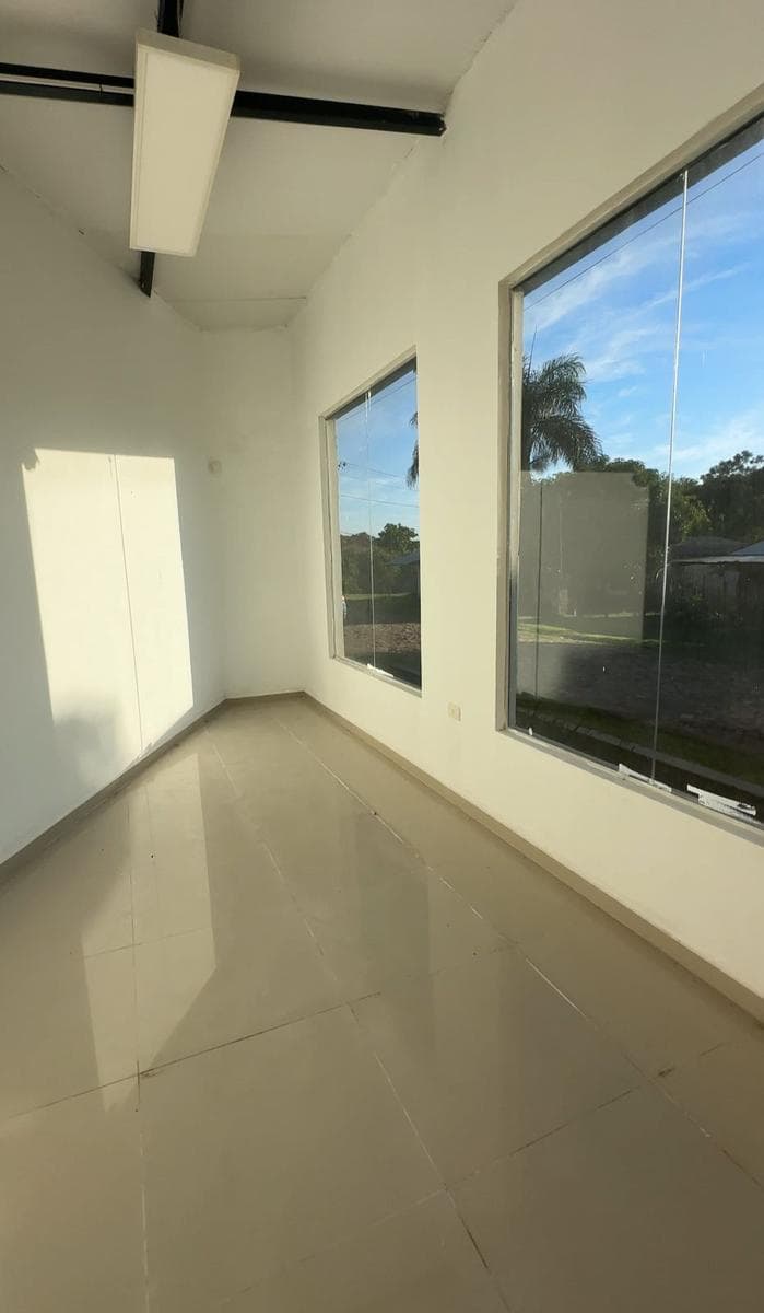 Local comercial en venta en barrio residencial La Caoba Limpio, foto 3