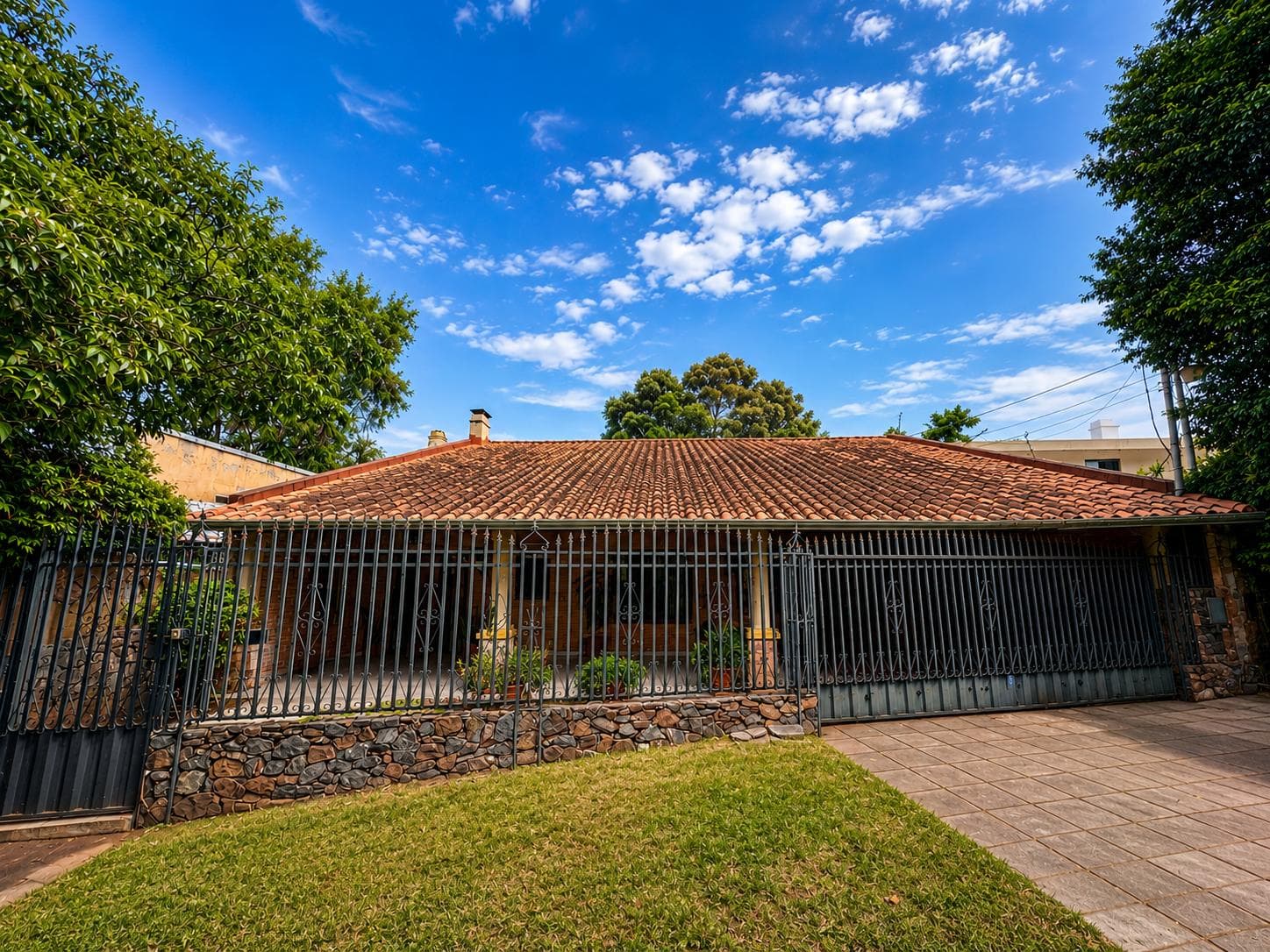 Casa en venta 3 dormitorios en suite en barrio Santa Librada Lambare