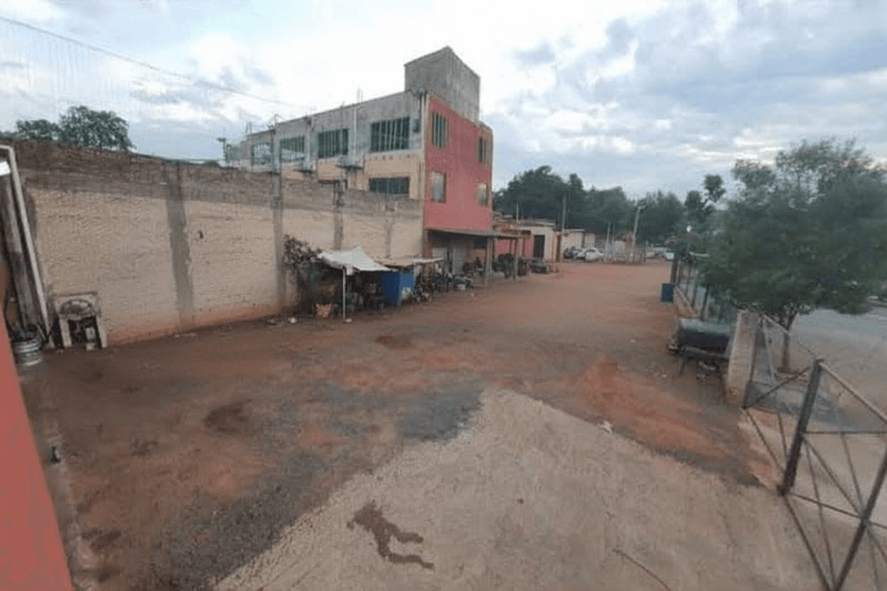 ¡Oportunidad Única! Tinglado Industrial/Comercial de 150 m² con oficina, depósito y extenso patio de aproximadamente 275 m2, estratégicamente ubicado sobre Avda. Von Polesky, foto 4