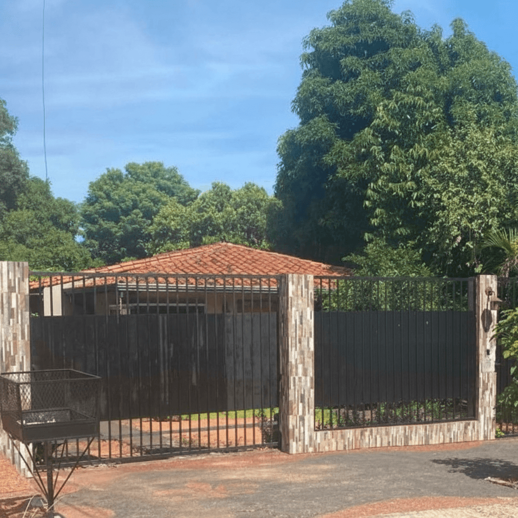 Exclusivo Chalet en Venta: Lujo y Confort en Fernando de la Mora, Zona Sur. Ubicación Privilegiada entre Soldado Ovelar y Defensores del Chaco. Amplio Terreno de 480 m². ¡Oportunidad Única por 125.000 USD!, foto 2