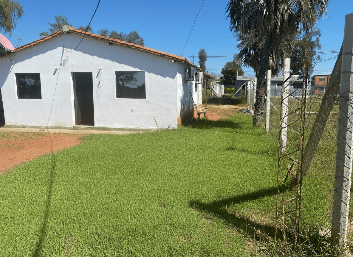 Casa espaciosa en terreno de 360 m2, a pasos de la Avda Costa Azul de Limpio, lista para mudarse. Disfrute de sala-comedor, cocina, dos dormitorios, baño completo y lavadero techado. ¡Precio inmejorable de 34,000 USD!, foto 2