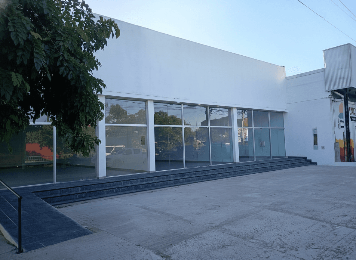 LOCALES COMERCIALES A ESTRENAR SOBRE MADAME LYNCH. Opciones flexibles: 284 m² totales (tres locales) o unidades individuales de 108 m² y dos de 88 m² — foto 3