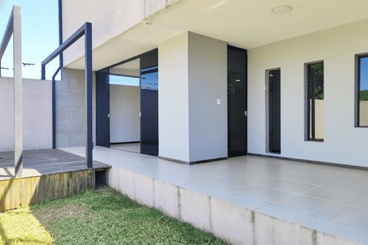 Residencia Exclusiva en Venta: Lujo y Confort en 21 de Septiembre, Cuarto Barrio, Luque, Central — foto 4