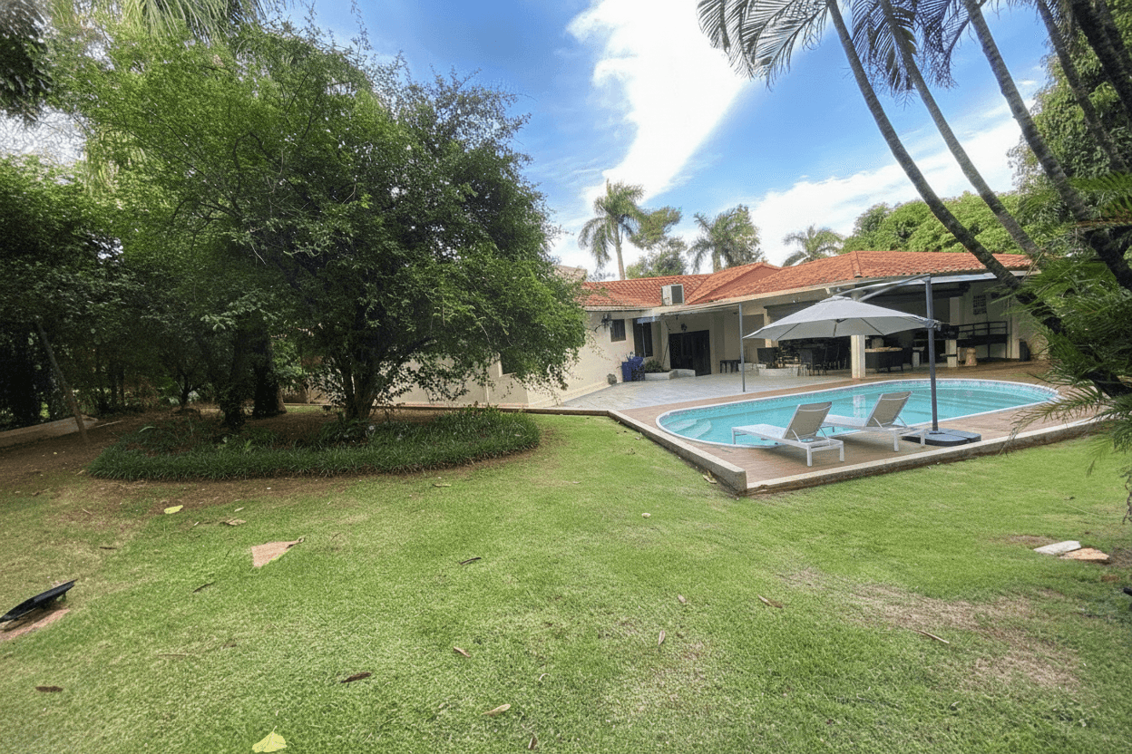 EXCLUSIVA RESIDENCIA EN EL CORAZÓN DE Encarnación con 5 Baños y 4 Garajes: Diseño Moderno y Acogedor, foto 3