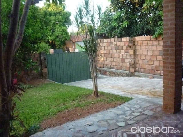 Recibo toyota como parte de pago por esta hermosa residencia tipo chalet en Villa Elisa — foto 1