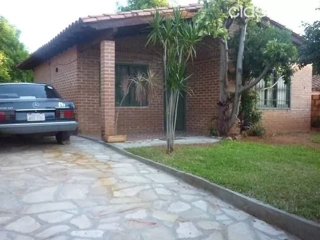Recibo toyota como parte de pago por esta hermosa residencia tipo chalet en Villa Elisa — foto 4