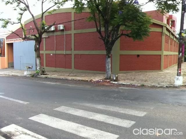 DEPOSITO sobre LAS PERLAS en esquina. Terreno de (834.79m2). Construido 950m2 — foto 3